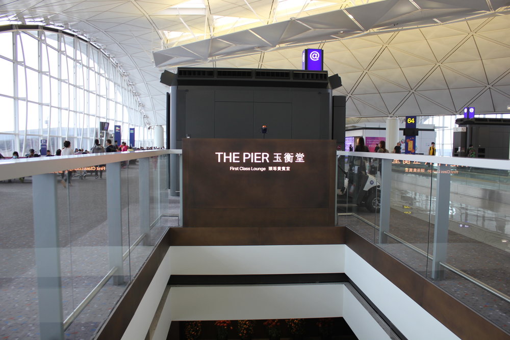 The Pier First Class Lounge by Cathay Pacific – Escalator