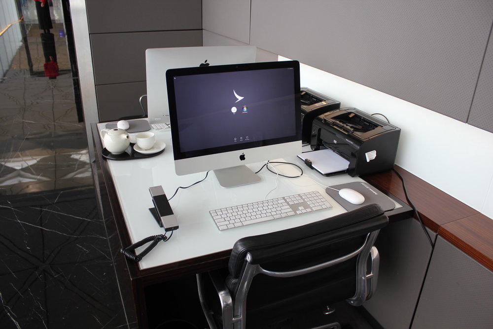 The Wing First Class Lounge by Cathay Pacific – Computer workstations