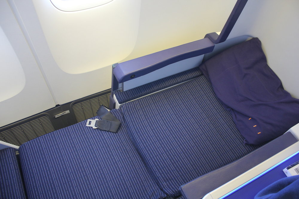 ANA 777 business class – Bed