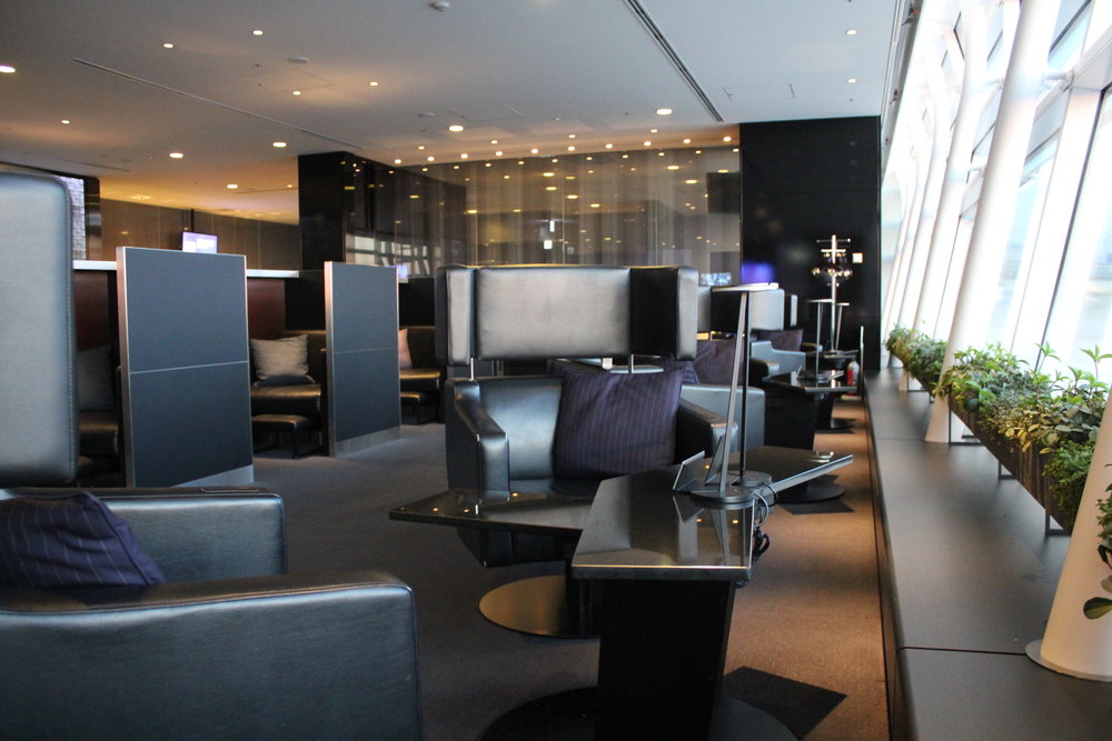 ANA Suite Lounge Tokyo Haneda – Window seats