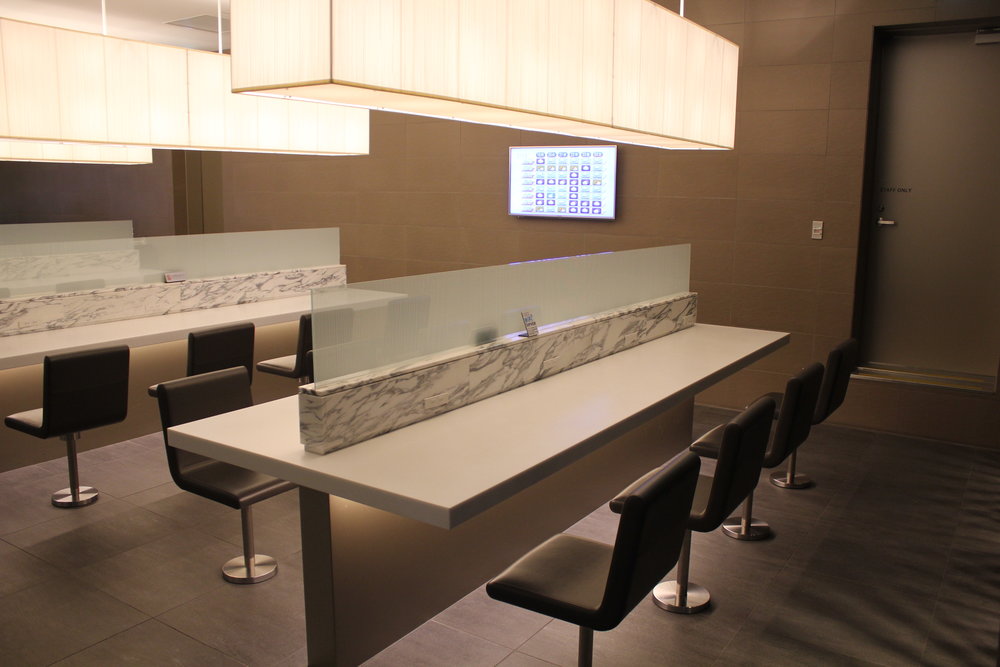 ANA Suite Lounge Tokyo Haneda – Dining area seating