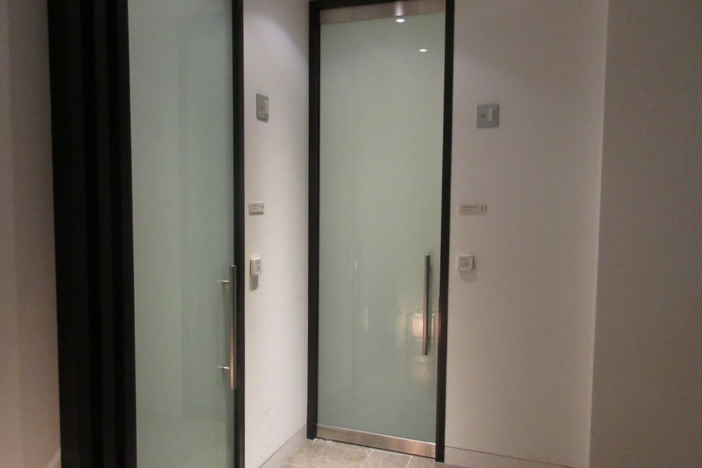 Japan Airlines First Class Lounge Tokyo Narita – Shower rooms