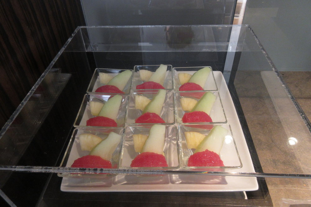 Japan Airlines First Class Lounge Tokyo Narita – Fruit plates