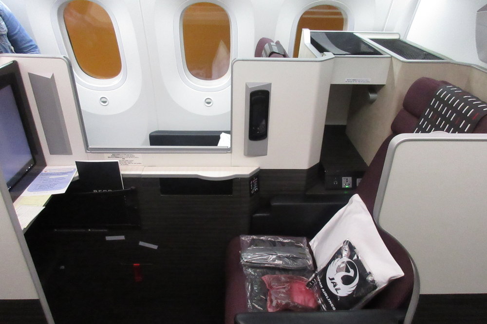 Japan Airlines business class – Seats 9H and 9K