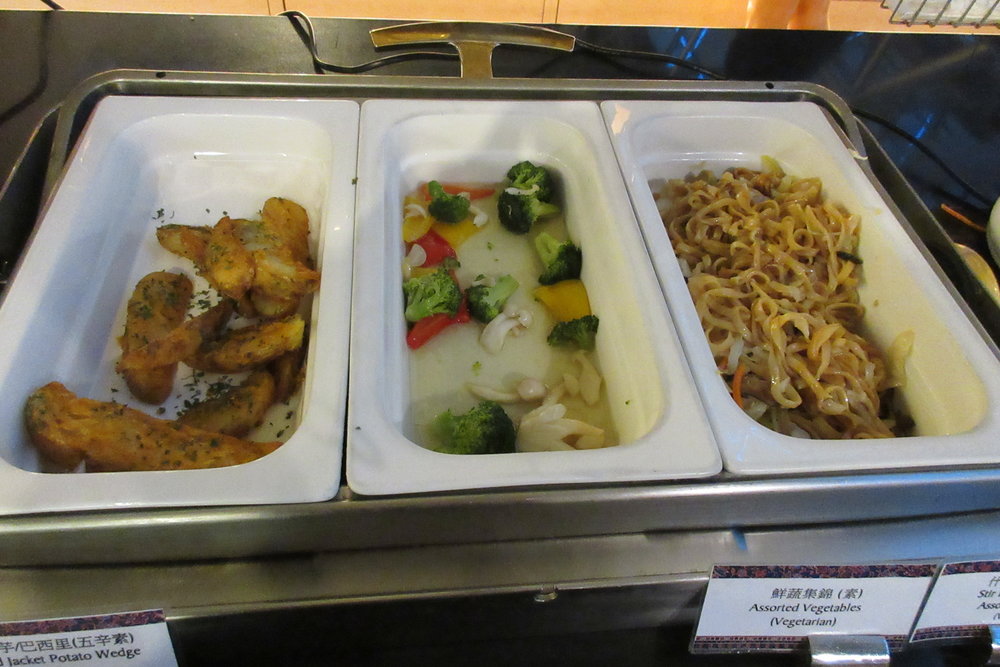 Singapore Airlines SilverKris Lounge Taipei – Food spread