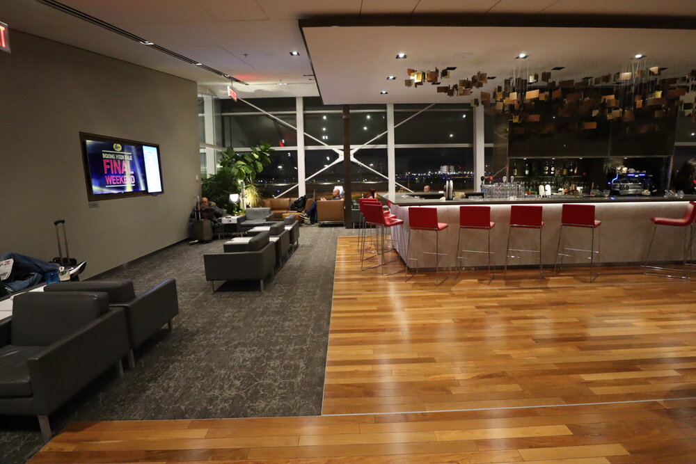 Air Canada Maple Leaf Lounge Montreal (Int’l) – Bar