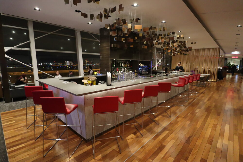 Air Canada Maple Leaf Lounge Montreal (Int’l) – Bar