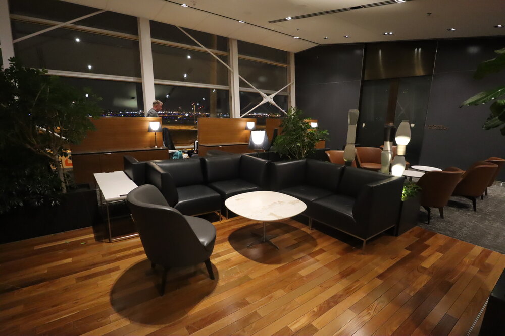 Air Canada Maple Leaf Lounge Montreal (Int’l) – Seating area