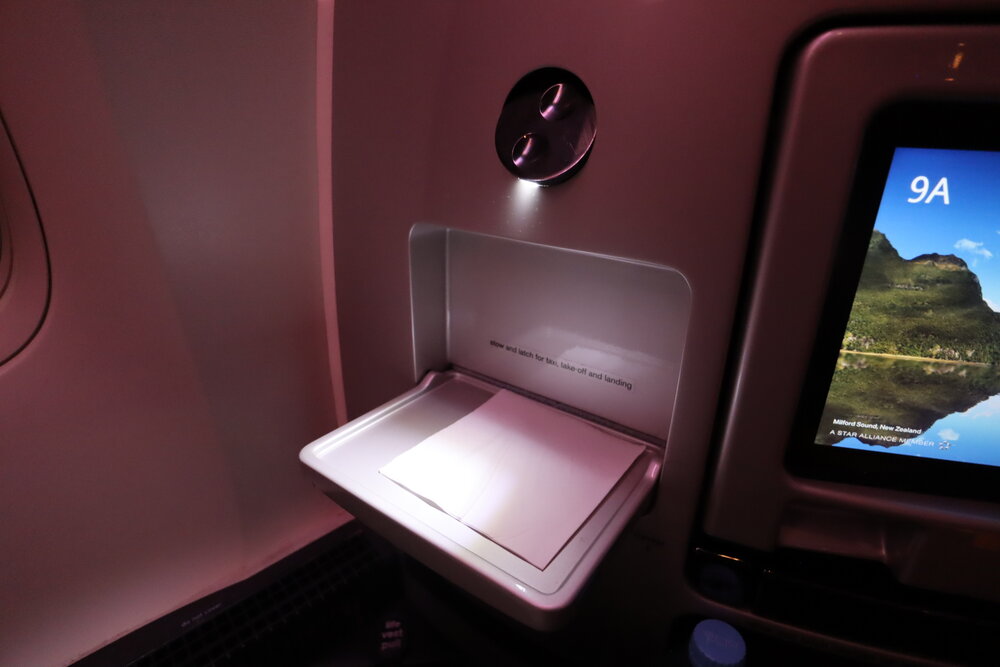 Air New Zealand business class – Side table