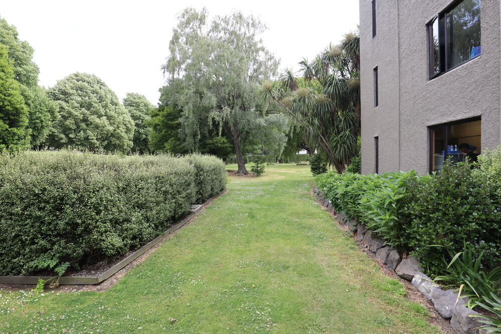 Chateau on the Park Christchurch – Outdoor gardens