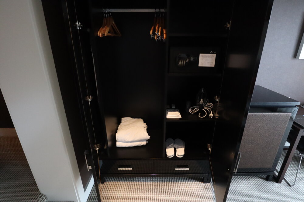 Hilton Queenstown – Closet