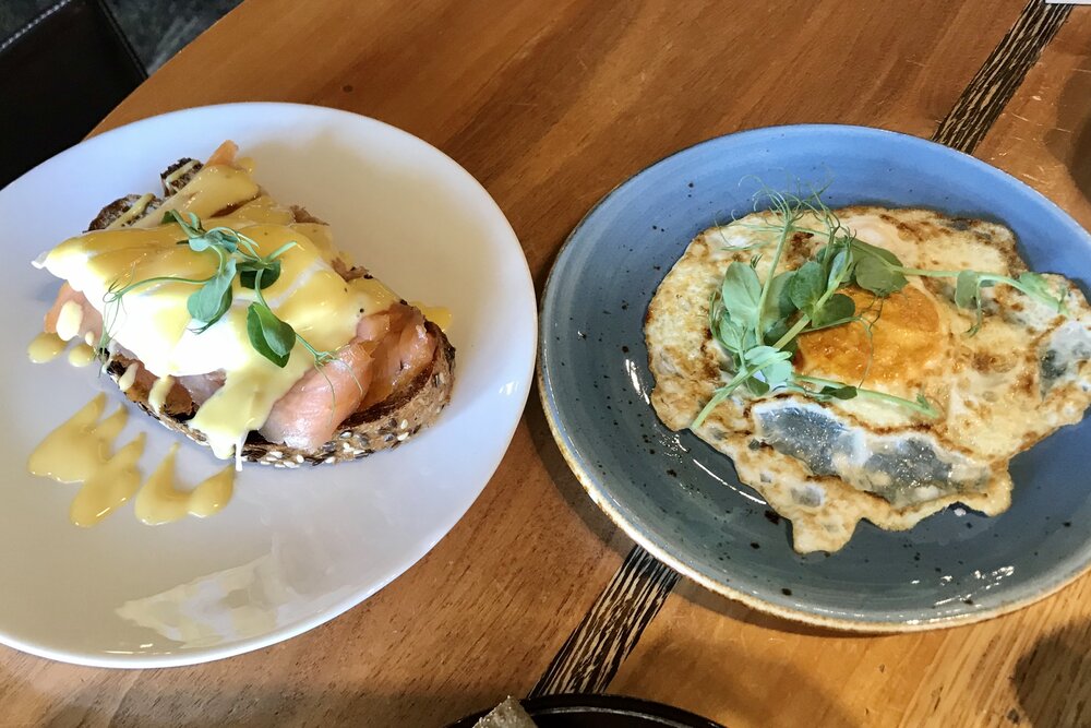 Hilton Queenstown – Eggs Benedict &amp; fried egg