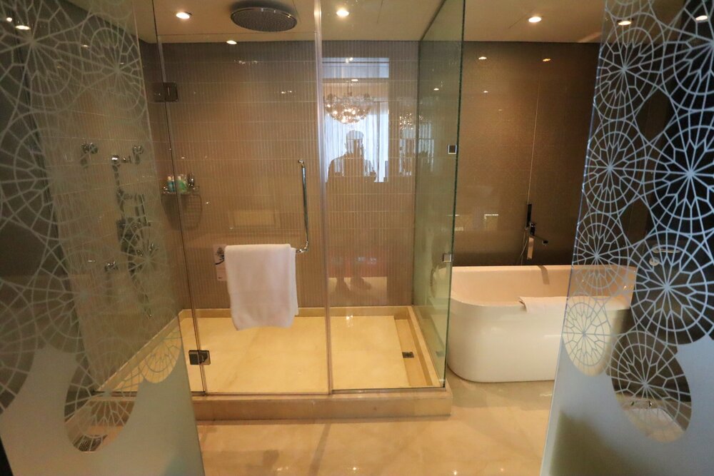 W Doha – WOW Suite bathroom