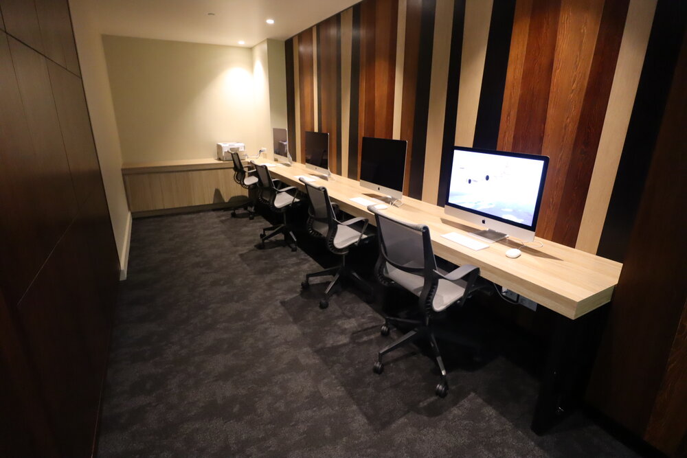 Fiji Airways Premier Lounge Nadi – iMac workstations