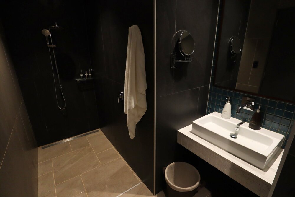 Fiji Airways Premier Lounge Nadi – Shower room