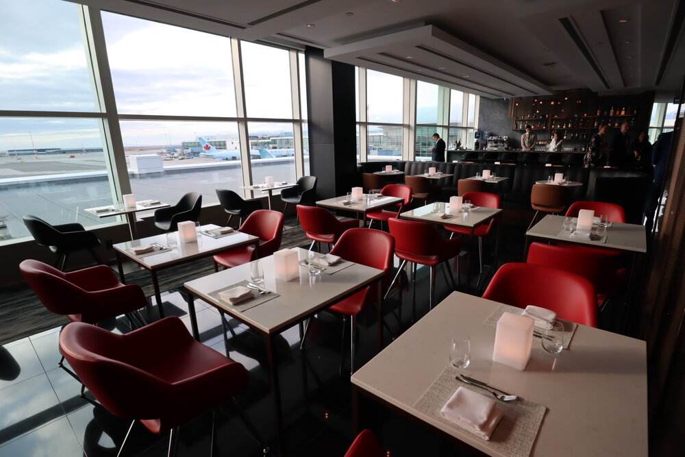 Air Canada Signature Suite Vancouver – Bistro seating