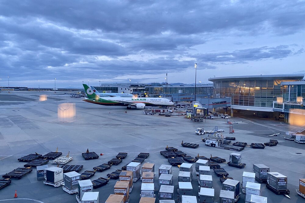 Air Canada Signature Suite Vancouver – Views of YVR tarmac