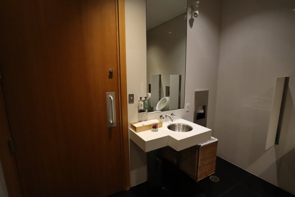 Air Canada Signature Suite Vancouver – Restrooms