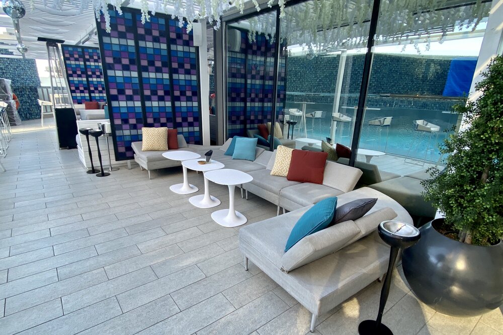 W Doha – Poolside seating