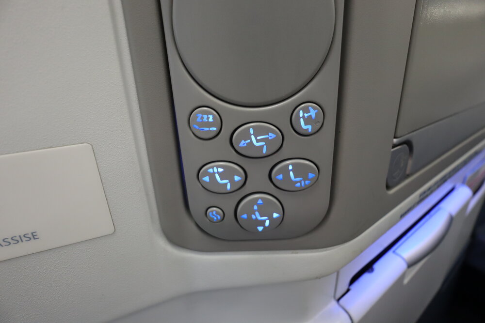 Air Canada A330 business class – Seat controls