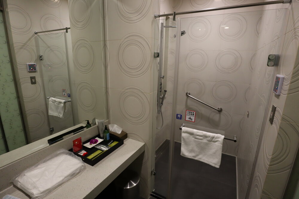 The Star Lounge by EVA Air – Shower room