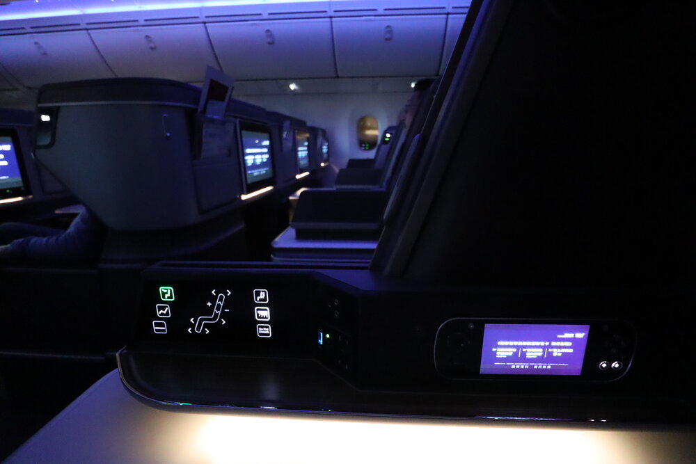 EVA Air 787 business class – Mood lighting