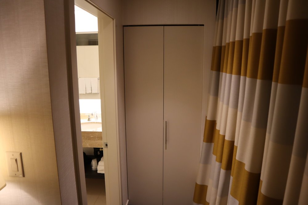 Sheraton Vancouver Wall Centre – Corner suite bathroom