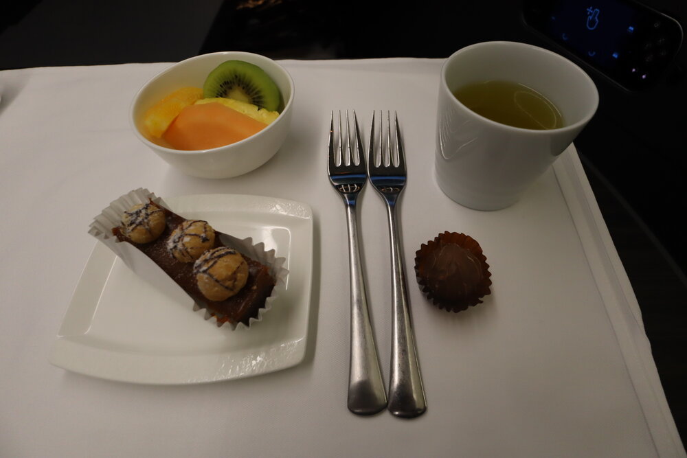 ANA 777 new business class – Dessert, matcha, and chocolate