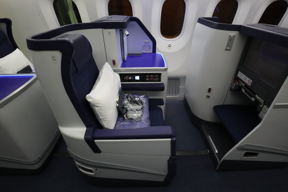 ANA 787 business class – Window seat