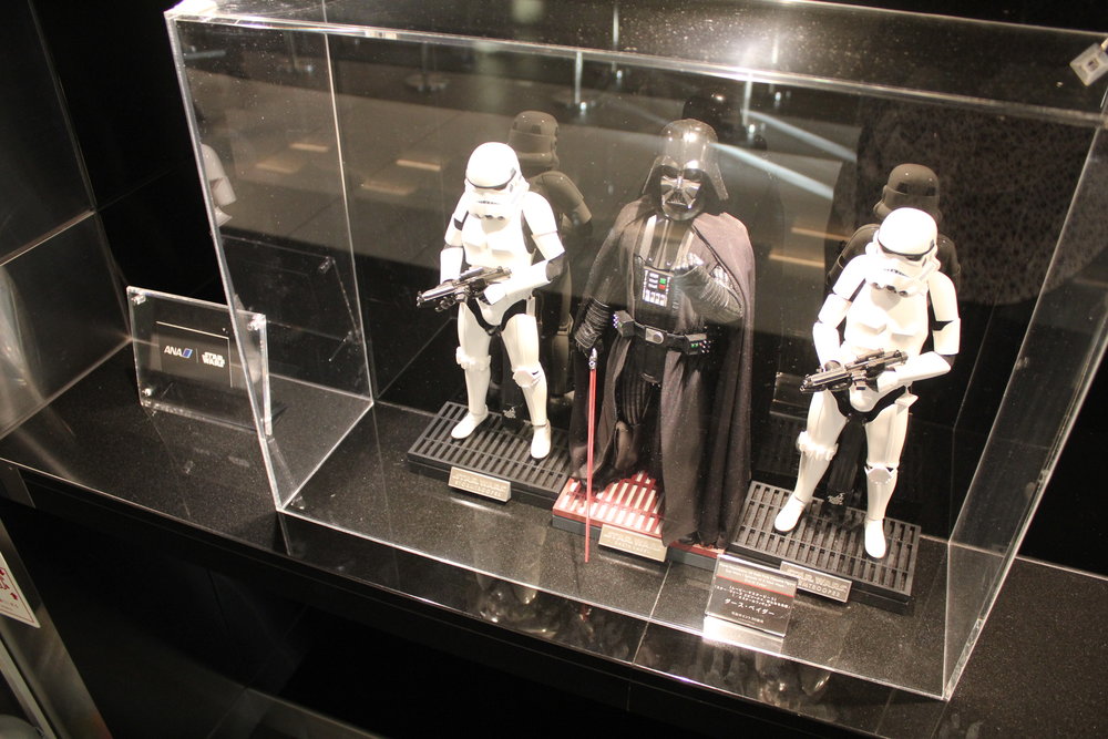 ANA Business Lounge Tokyo Haneda – Stormtrooper display