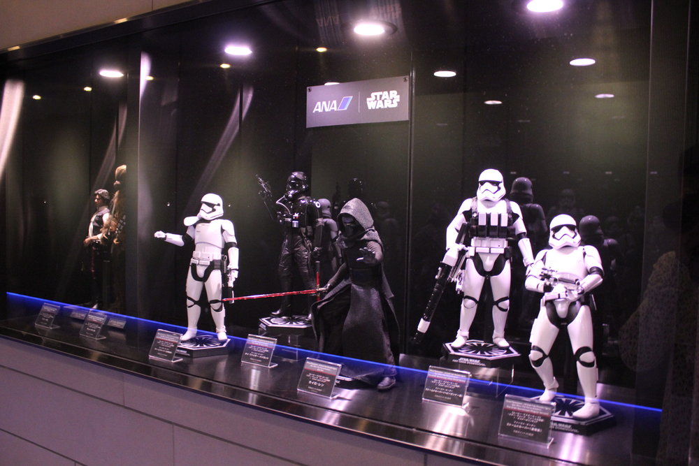 ANA Business Lounge Tokyo Haneda – Stormtrooper display