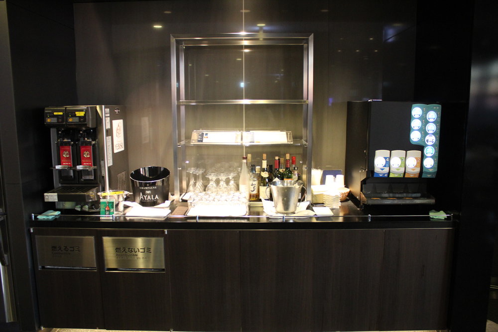 ANA Suite Lounge Tokyo Haneda – Beverage setup