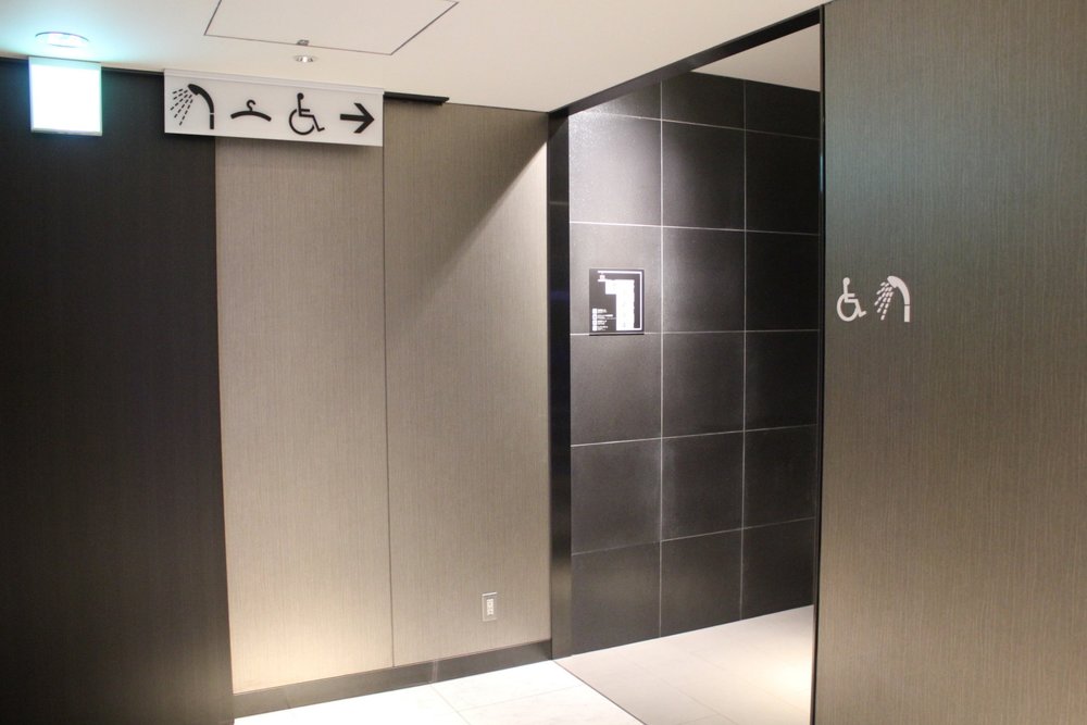 ANA Suite Lounge Tokyo Haneda – Shower room corridor