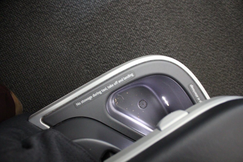 Air Canada business class – Aisle-side storage unit