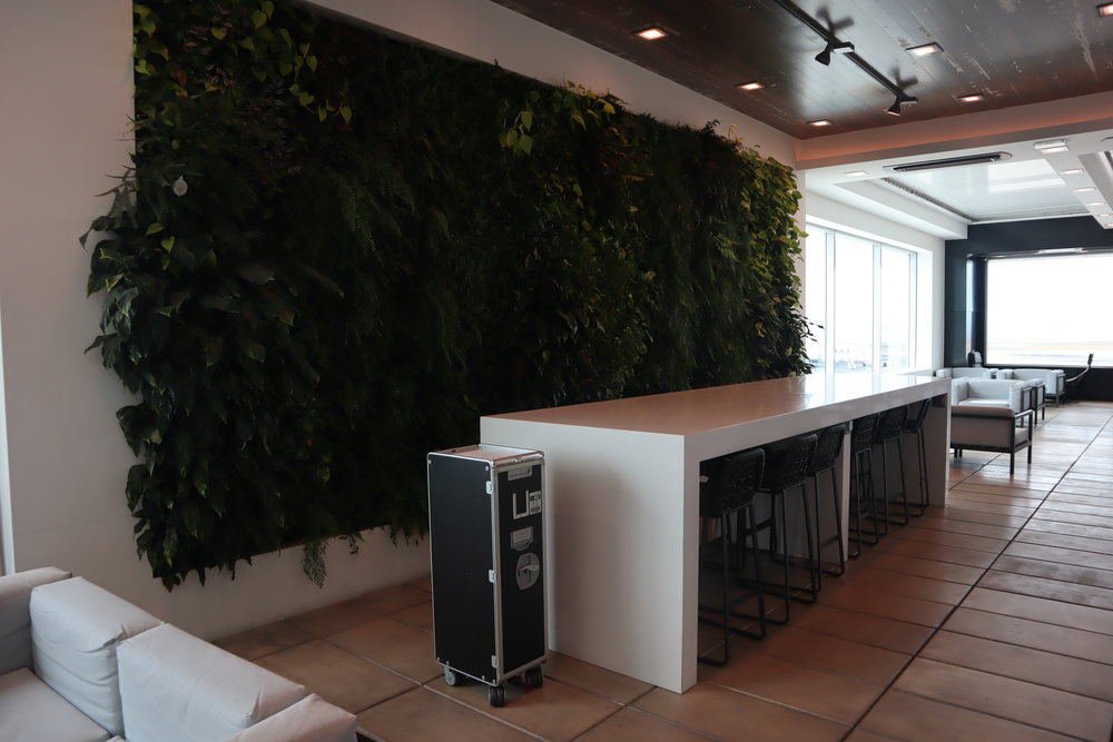 Air New Zealand Lounge Auckland – Outdoor terrace seating