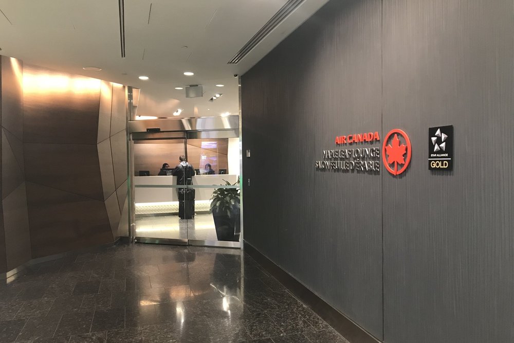 Air Canada Maple Leaf Lounge Calgary (Domestic) – Entrance