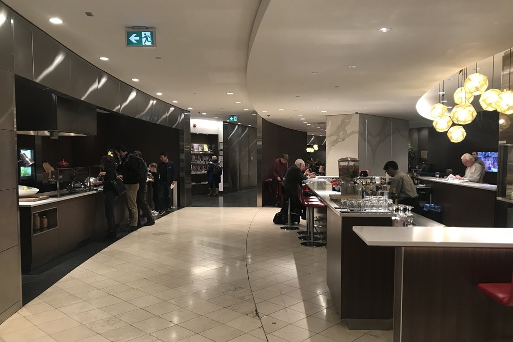 Air Canada Maple Leaf Lounge Calgary (Domestic) – Dining area