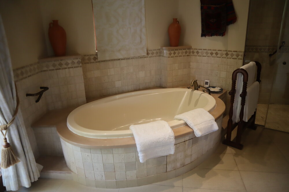 Al Maha Desert Resort Dubai – Bedouin Suite bathtub