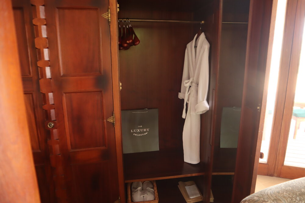 Al Maha Desert Resort Dubai – Bedouin Suite closet