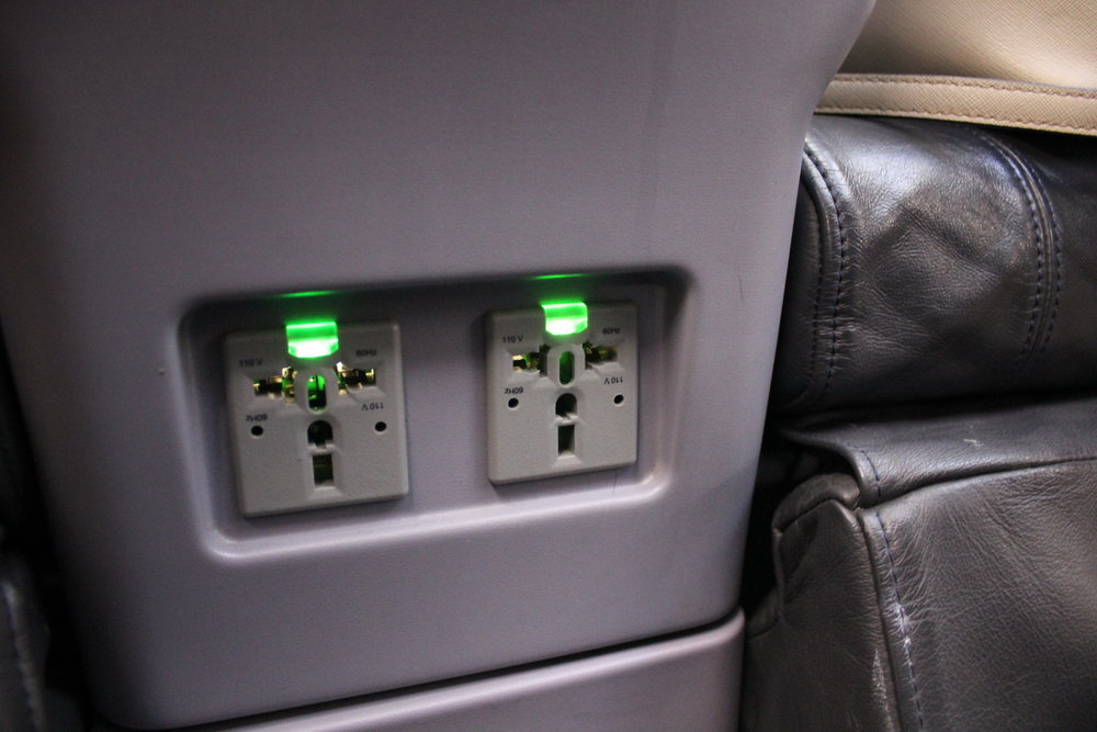 Copa Airlines business class – Power ports