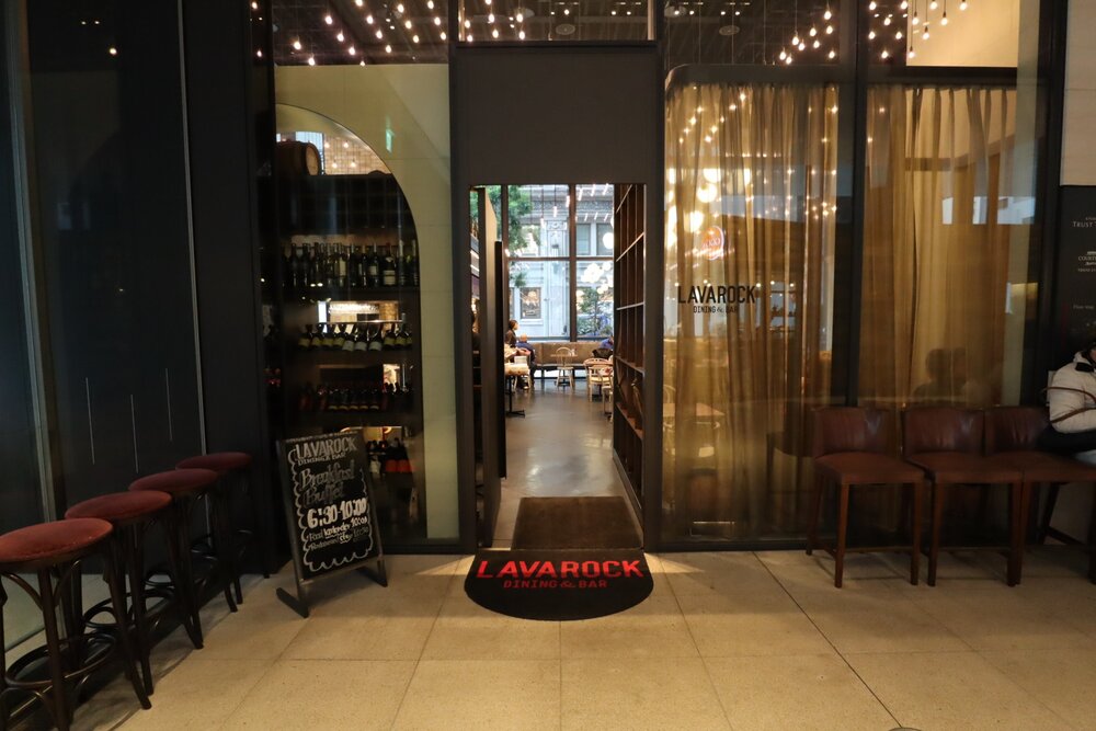 Courtyard Tokyo Station – Lava Rock Café