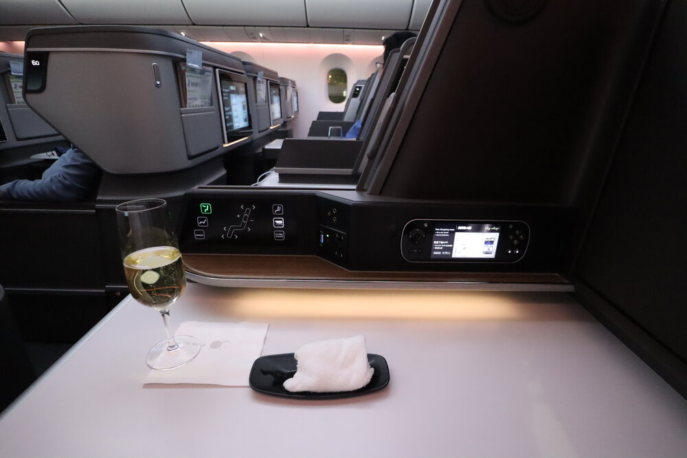 EVA Air 787 business class – Seat console