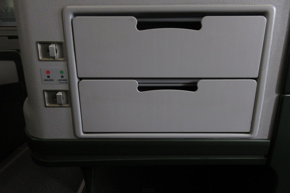 EVA Air regional business class – Storage compartments