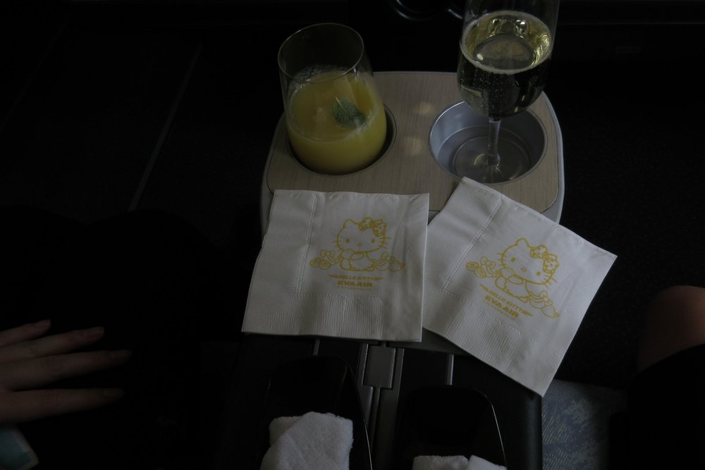 EVA Air regional business class – Welcome drinks