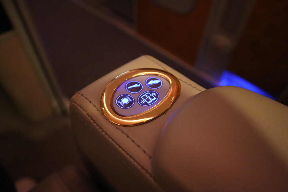 Emirates A380 First Class – Seat controls