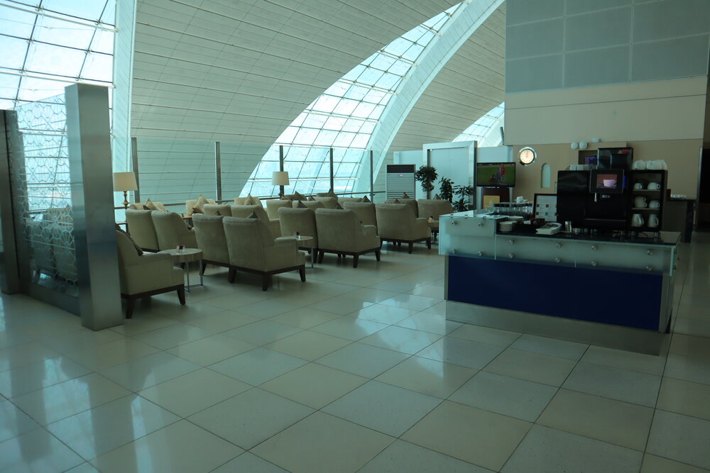 Emirates First Class Lounge Dubai (Concourse B) – TV area