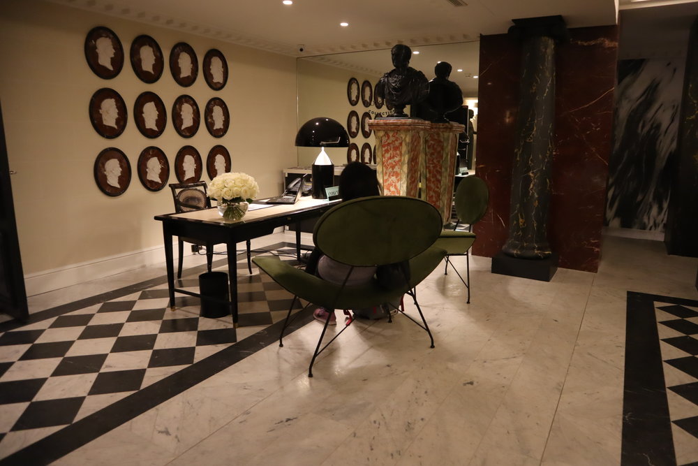 Hôtel de Berri Paris – Concierge desk