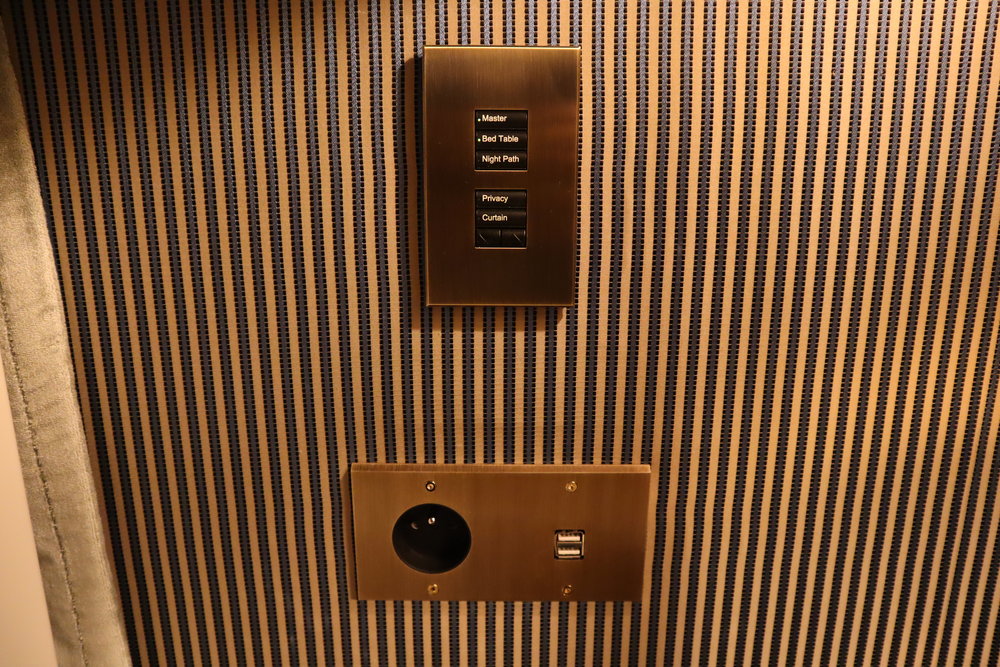 Hôtel de Berri Paris – Controls and charging ports