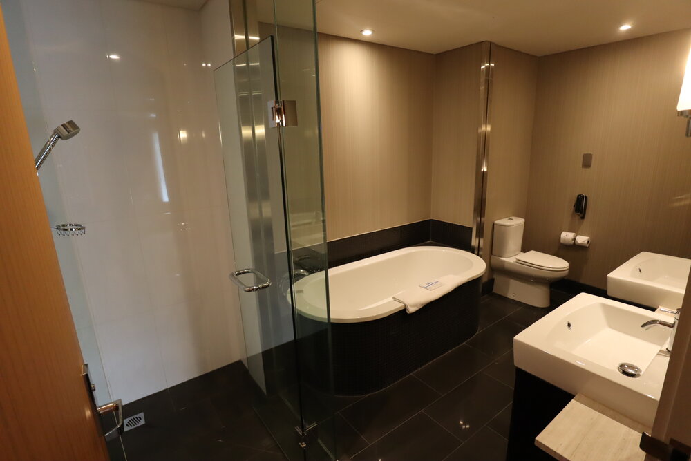 Hilton Queenstown – Bathroom