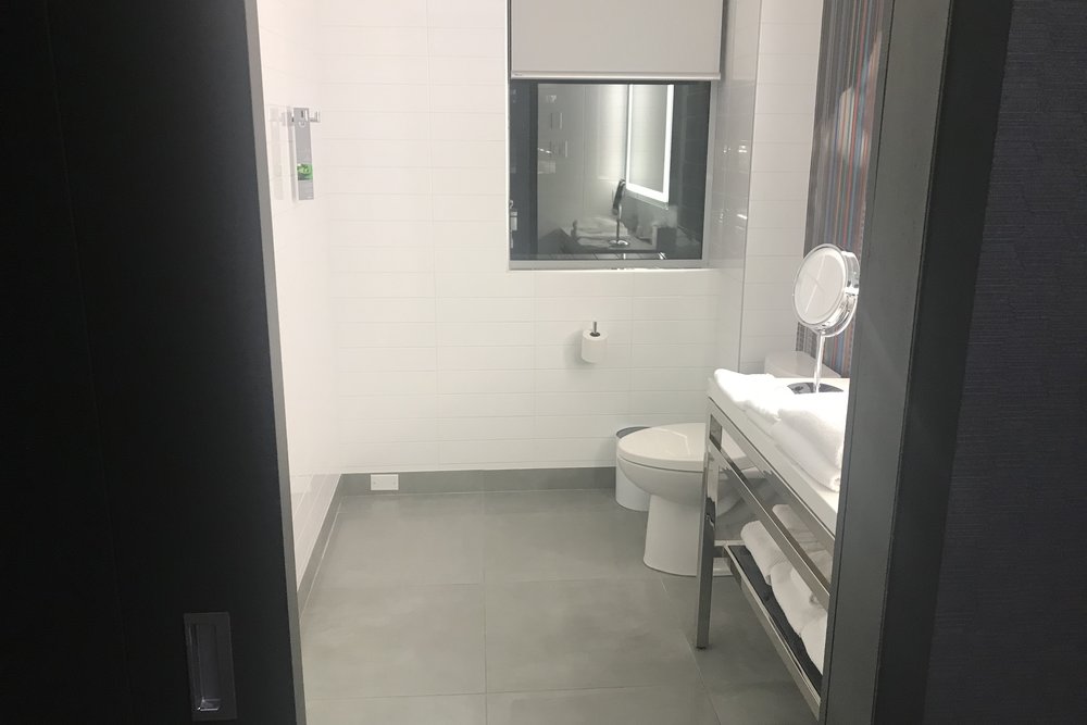 Renaissance Montreal Downtown – King Suite bathroom